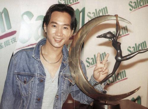 黄家驹说过娱乐圈,娱乐圈的激情与梦想，音乐传奇的永恒回响”